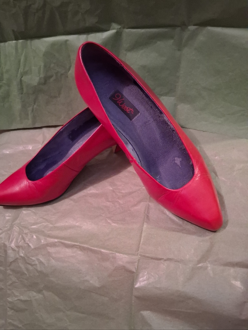 Pointed-Toe Heels in Vibrant Pink by